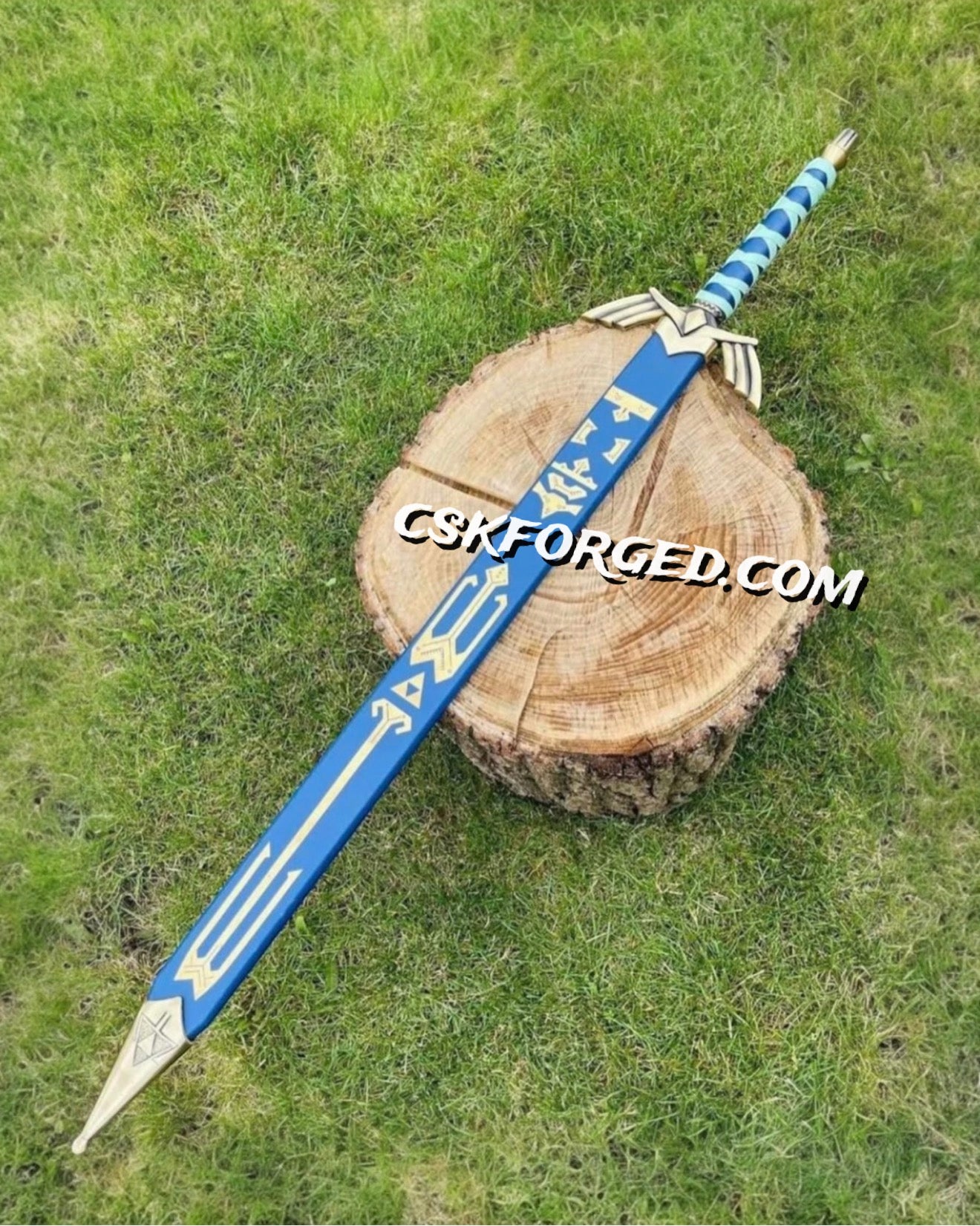 The LEGEND of ZELDA Full Tang Skyward Link's Master Sword with Scabbard-Costume Armor