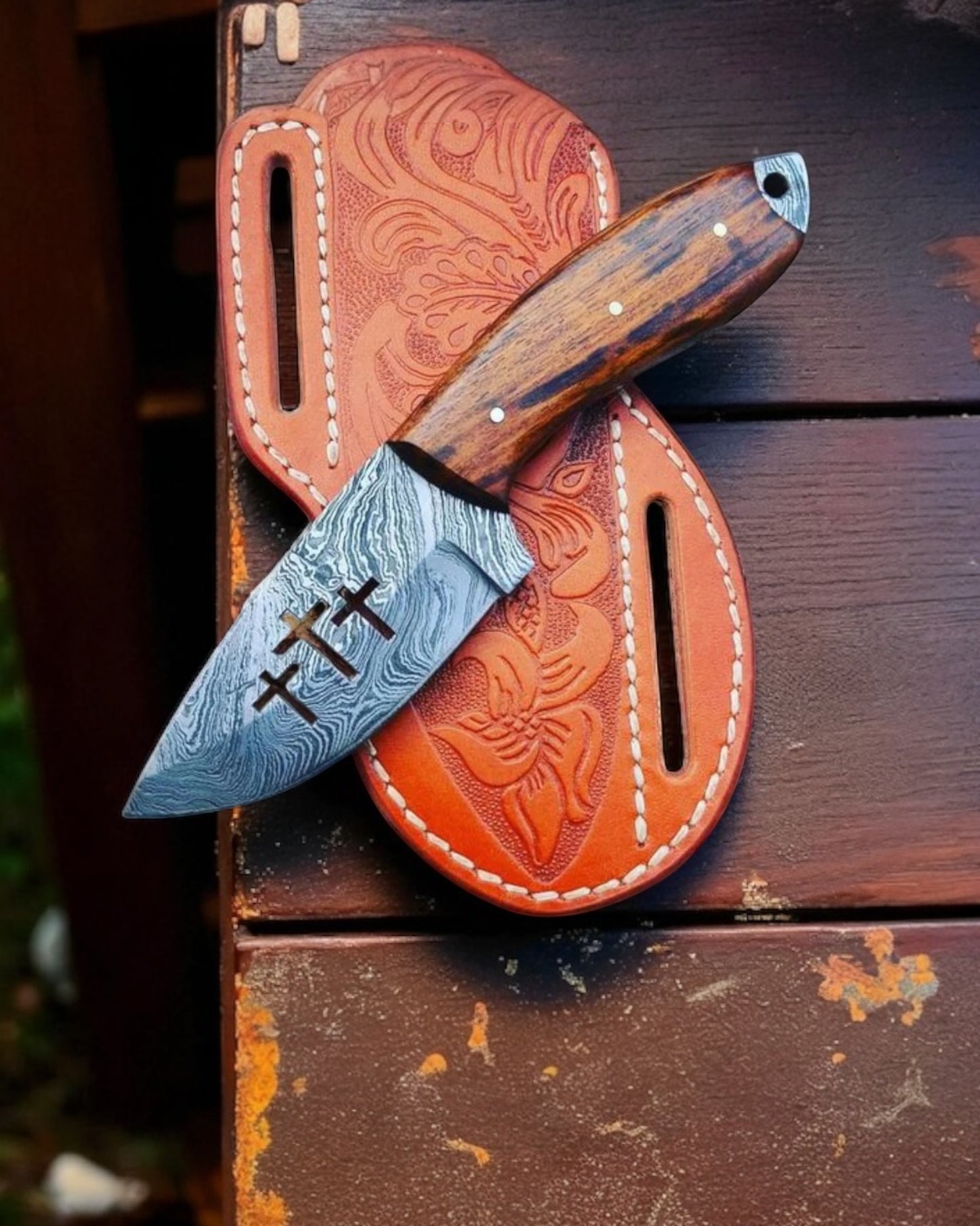 Cross Wirecut Blade – Damascus Steel & Rose Wood Handle
