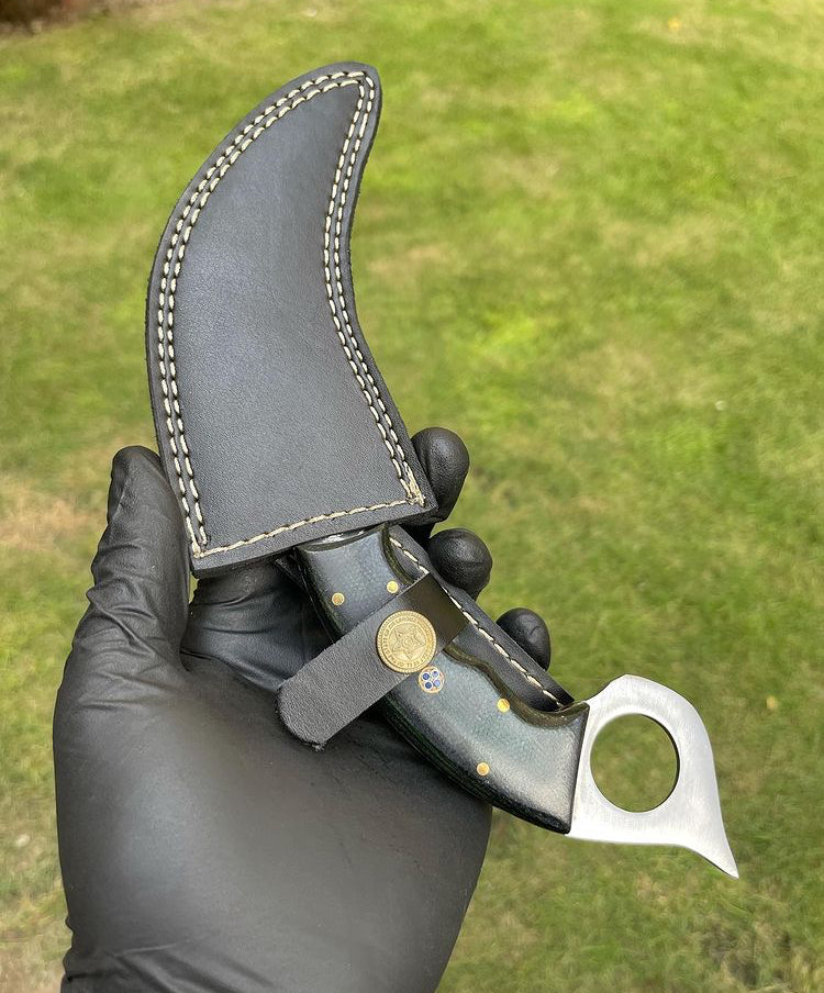 Handmade Damascus steel karambit knife