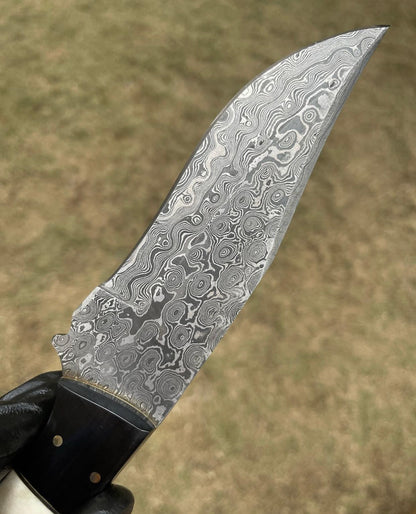 Black & White Edition Damascus Steel Hunting Knife