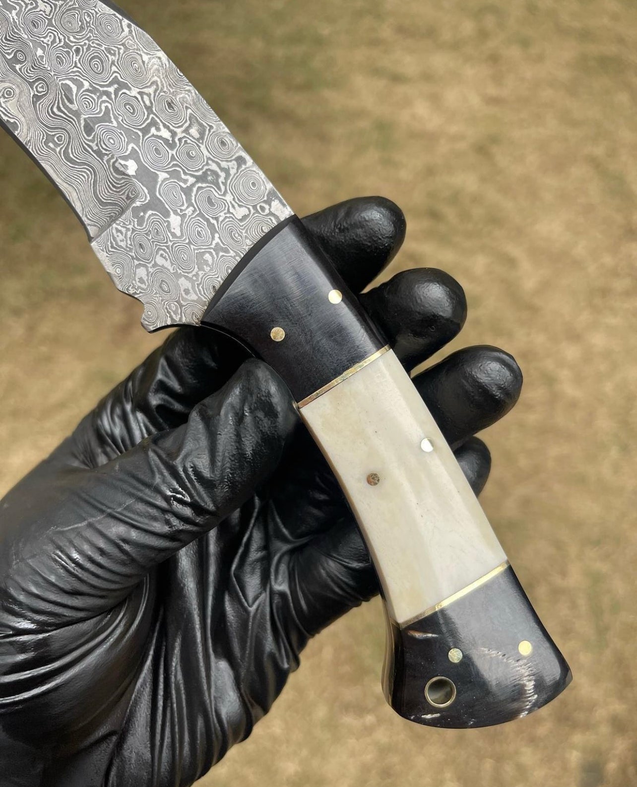 Black & White Edition Damascus Steel Hunting Knife