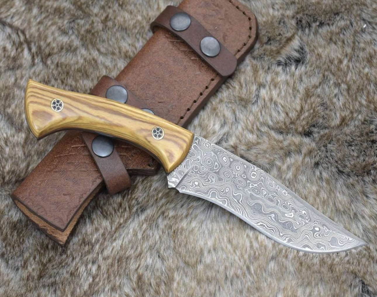 DAMASCUS Hunting KNIFE WITH EXOTIC OLIVE WOOD HANDL