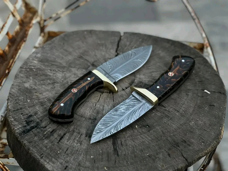 Pair of custom handmade damascus steel feather pattern hunting knives With leather sheath