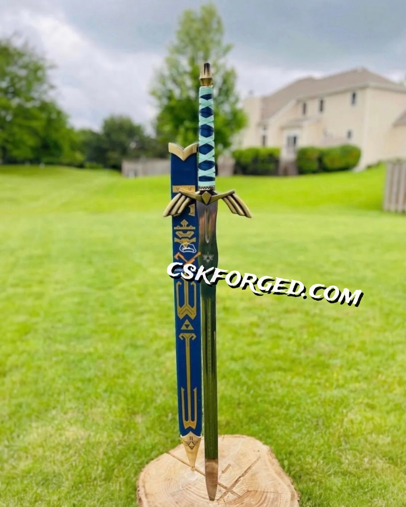 The LEGEND of ZELDA Full Tang Skyward Link's Master Sword with Scabbard-Costume Armor