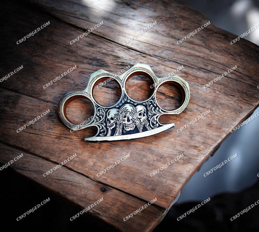 Engraved Skull Brass Knuckle – Gothic Collector’s Piece