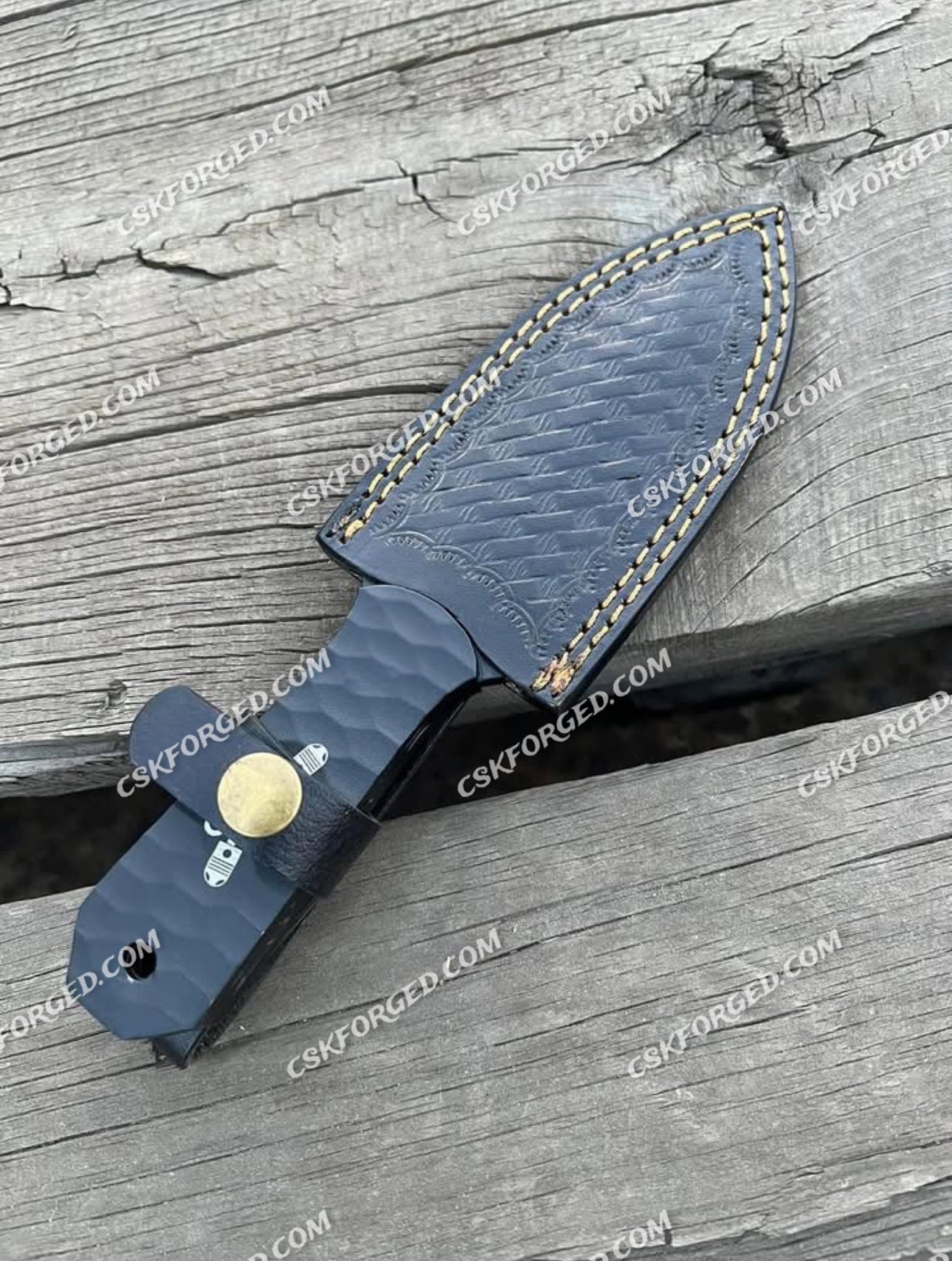 Custom made Black Knife With Pouch