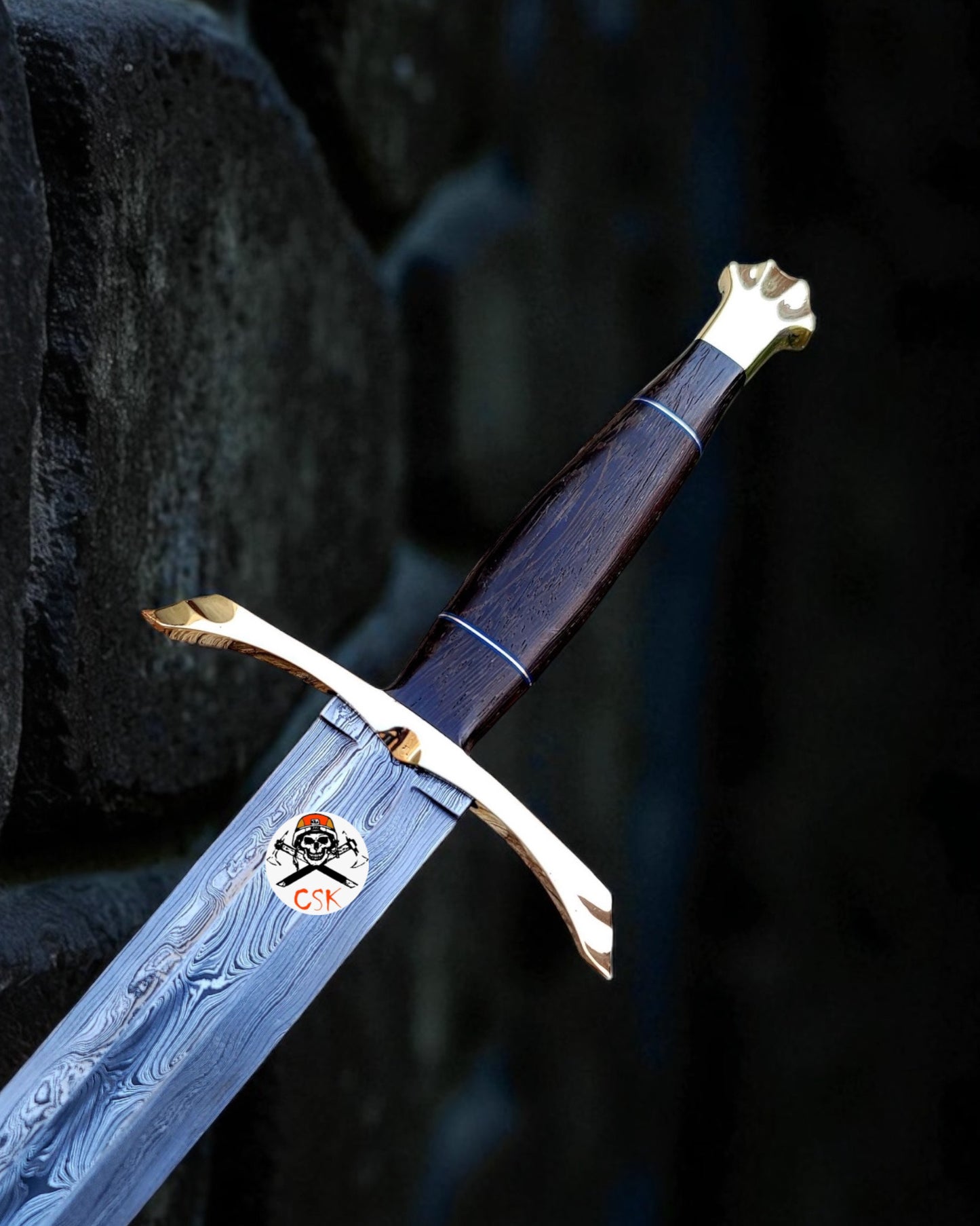 Obsidian Vow – Damascus Steel Warrior Sword with Brass Guard & Wooden Grip