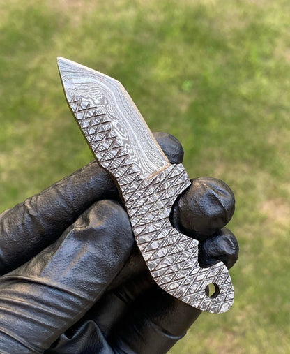 Full Tang Damascus knife