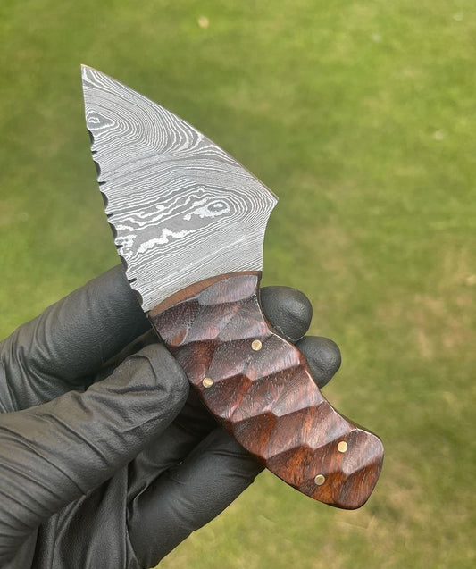 Handmade 1095 Damascus steel knife