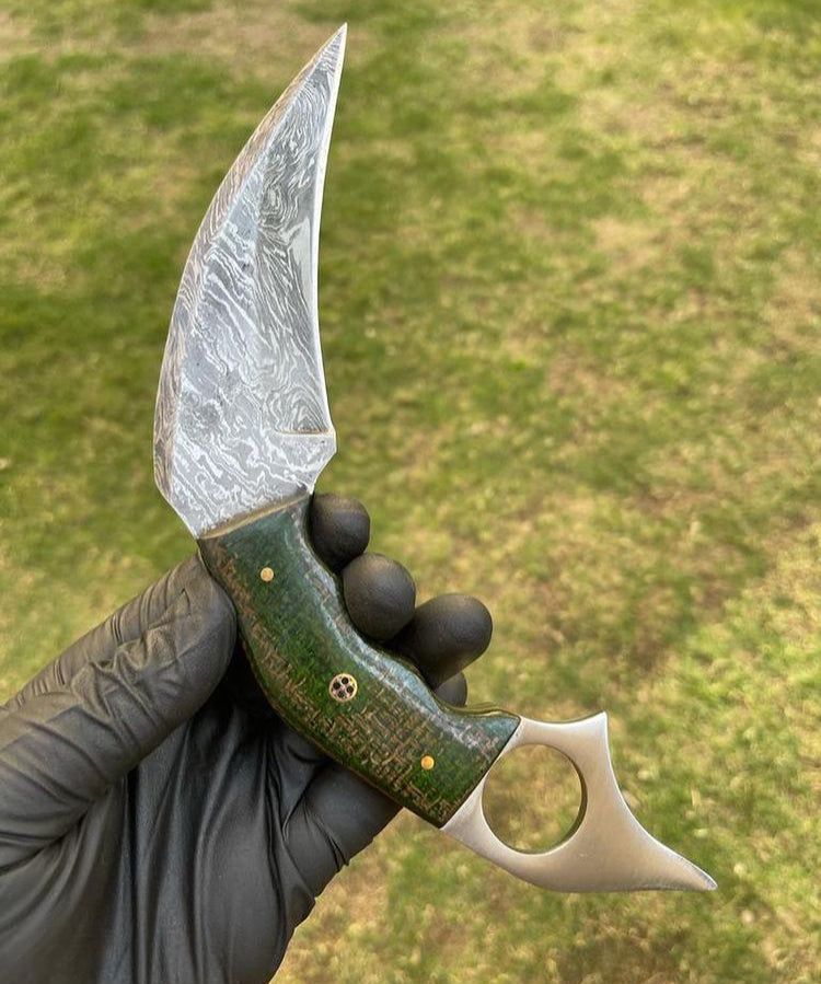 Handmade Damascus steel karambit knife