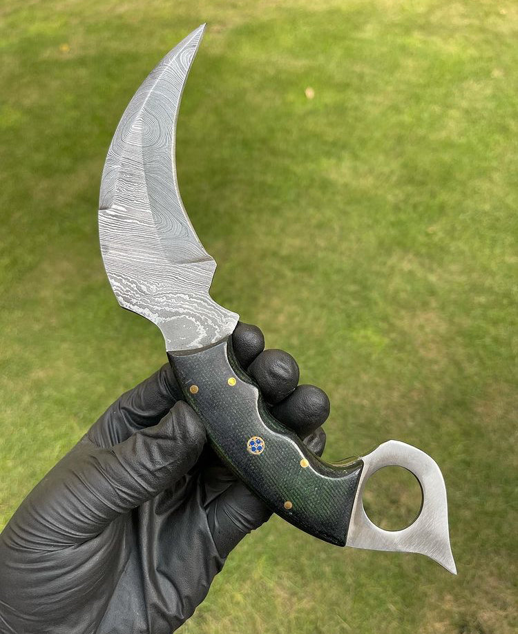 Handmade Damascus steel karambit knife