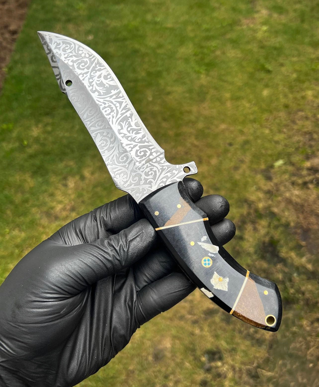 D2 Steel Full Tang Laser Engraved Blade Hunting knife