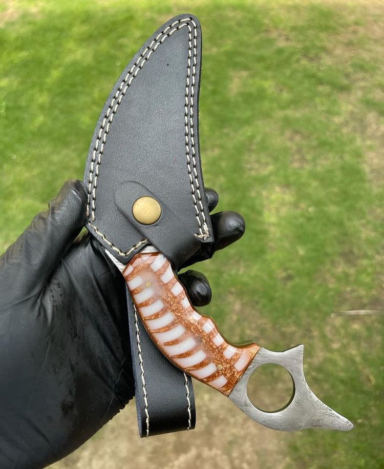 Handmade Damascus karambit knife