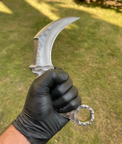 Hand Forged Integral D2 steel karambit knife