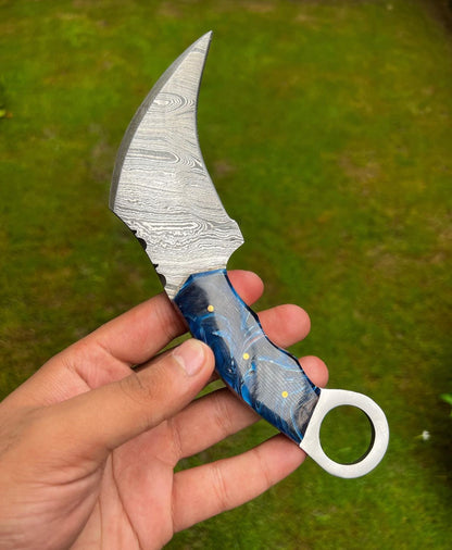 Handmade Damascus steel karambit knife