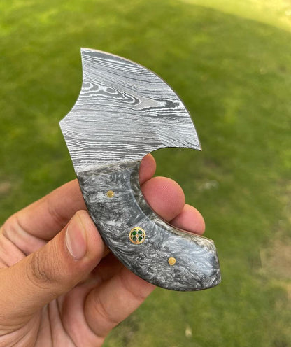 Handmade 1095 Damascus steel knife