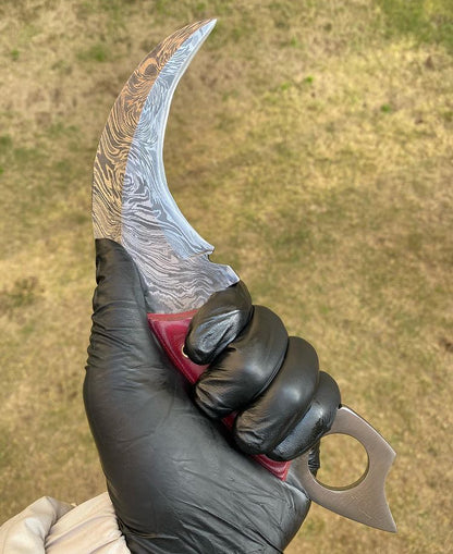 Handmade Damascus steel karambit knife