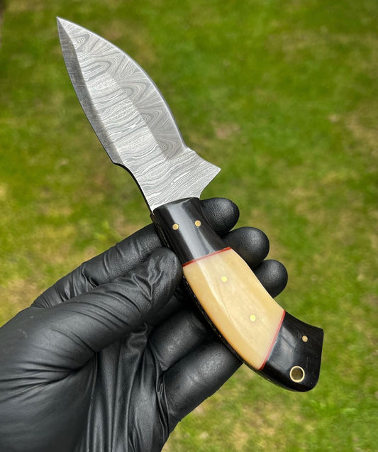 Handmade Damascus Steel Hunting Knife